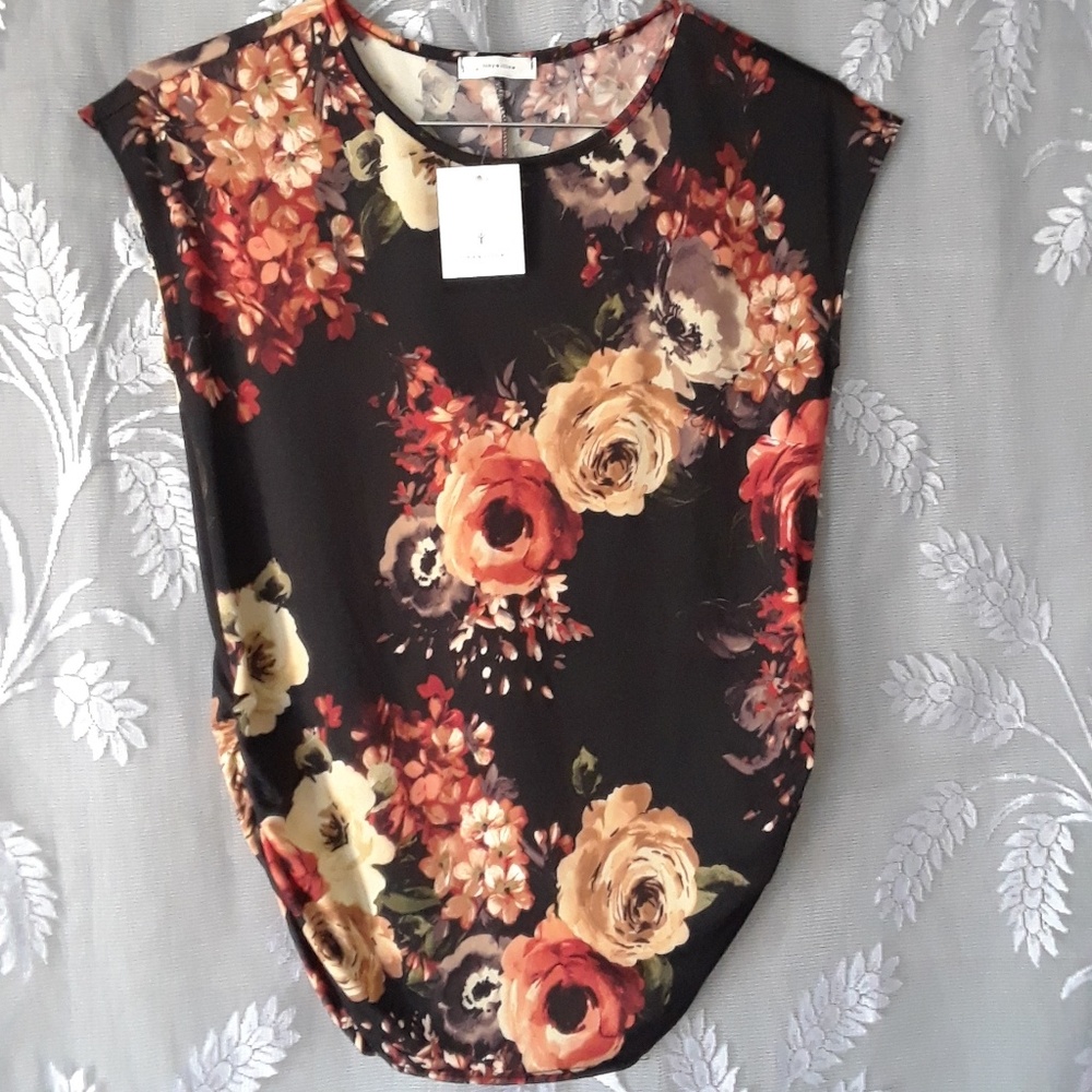 Tiny willow,  S, floral top, sleeve less, ruched